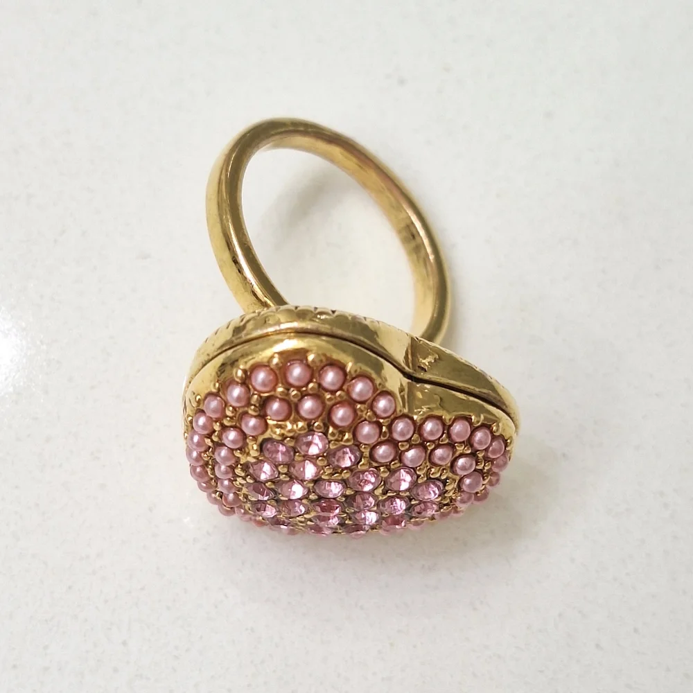 Jessica Simpson elegant heart